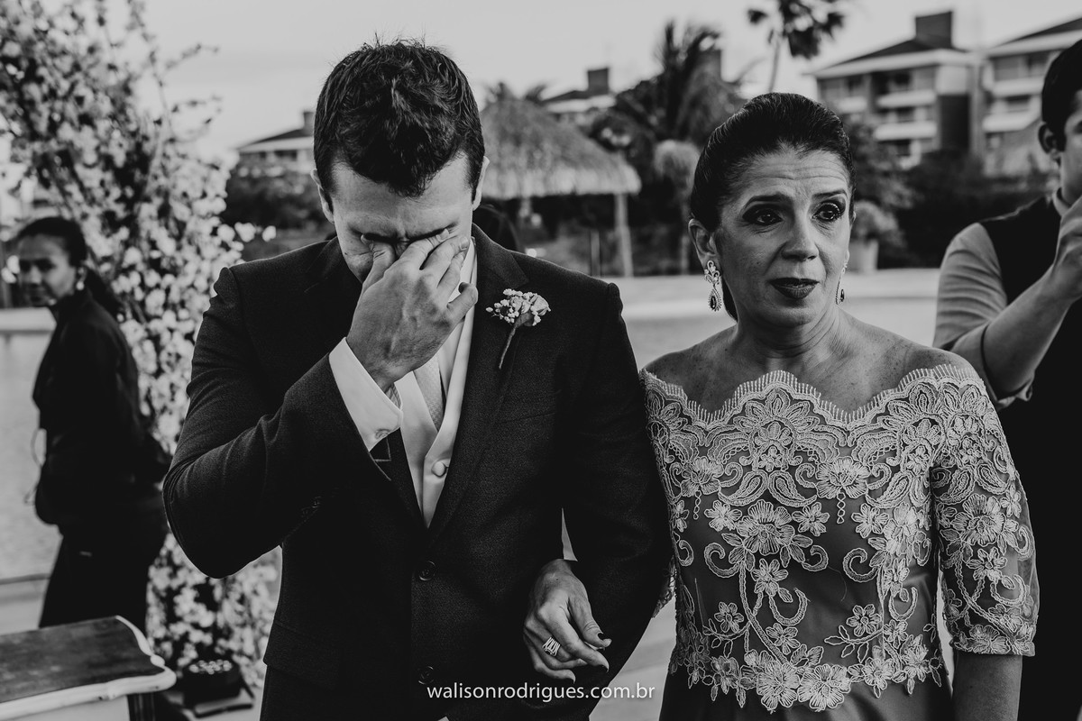 noiva-catu-lake-vestido-da-noiva-noivo-buque-da-noiva-noiva-vestido-da-noiva-noivo-damas-de-honra-casamento-de-dia-casamento-na-pra-por-do-sol.