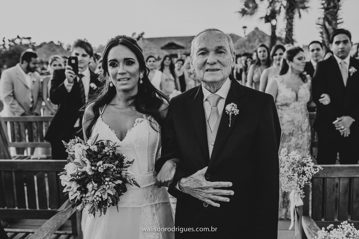 noiva-catu-lake-vestido-da-noiva-noivo-buque-da-noiva-noiva-vestido-da-noiva-noivo-damas-de-honra-casamento-de-dia-casamento-na-pra-por-do-sol.