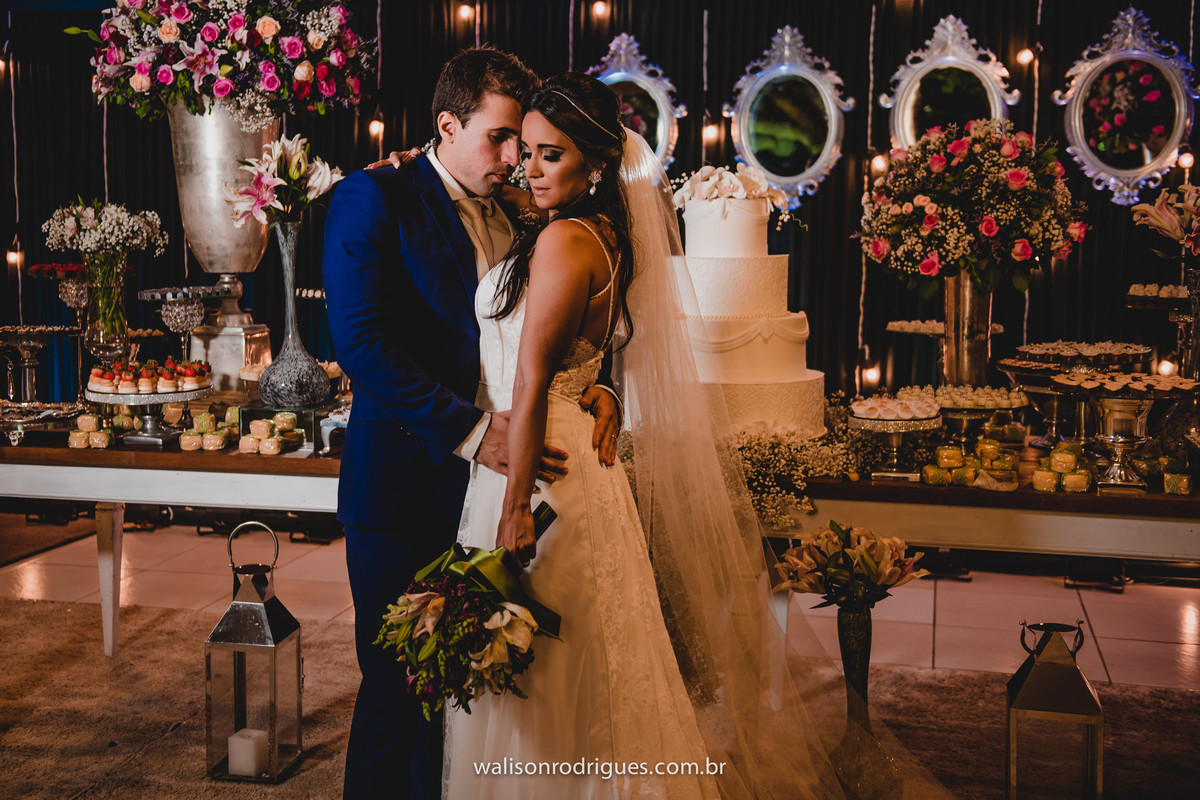 noiva-catu-lake-vestido-da-noiva-noivo-buque-da-noiva-noiva-vestido-da-noiva-noivo-damas-de-honra-casamento-de-dia-casamento-na-pra-por-do-sol.