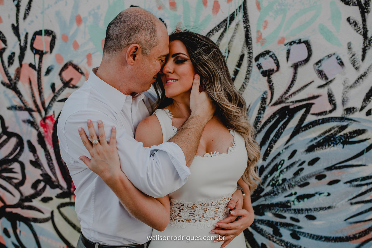 e-session-pre-wedding-de-casais-no-beco-do-beijo-na-praia-de-iracema-em-fortaleza-ce