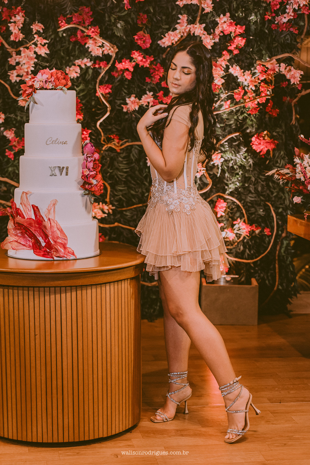 fotografias-de-15-anos-na-frente-do-bolo-no-pipo-restaurante-em-fortaleza-Ce