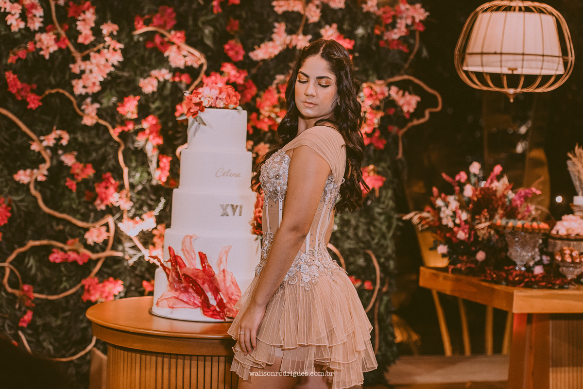 fotografias-de-15-anos-na-frente-do-bolo-no-pipo-restaurante-em-fortaleza-Ce