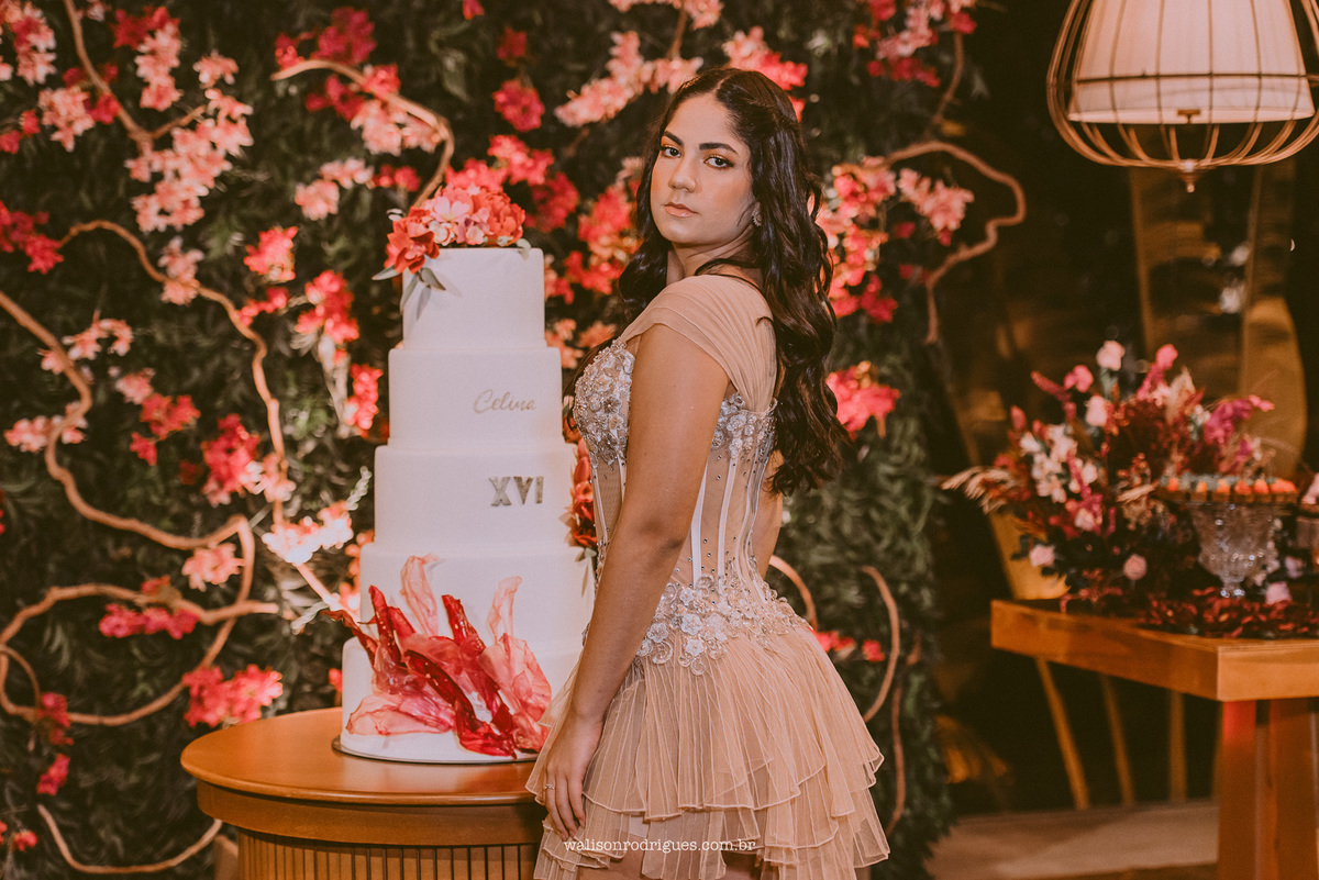 fotografias-de-15-anos-na-frente-do-bolo-no-pipo-restaurante-em-fortaleza-Ce