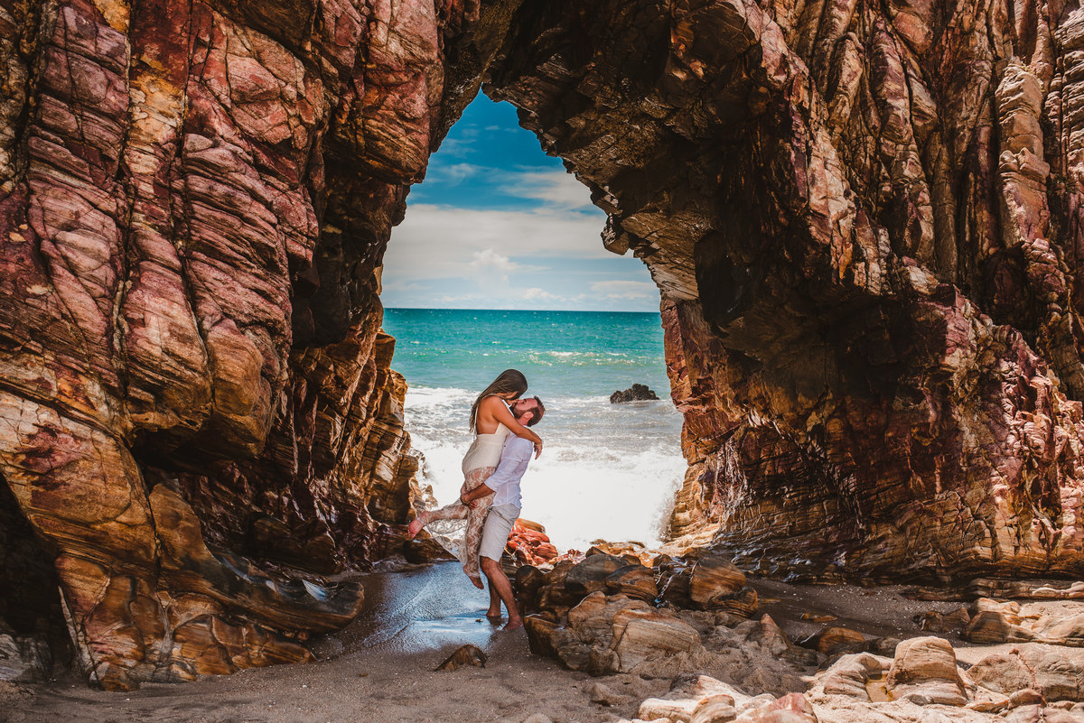 pré-wedding-na-predra-furada-em-jericoacoara-CE