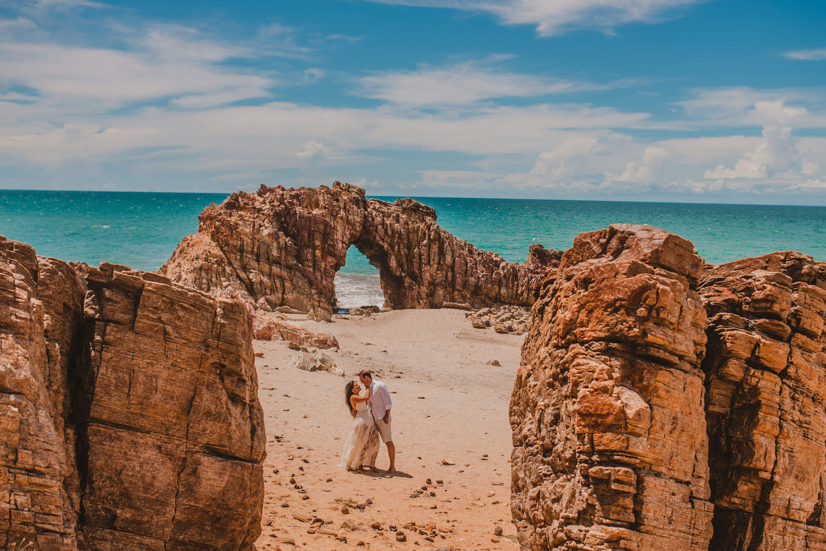 pre-wedding-na-predra-furada-em-jericoacoara-CE