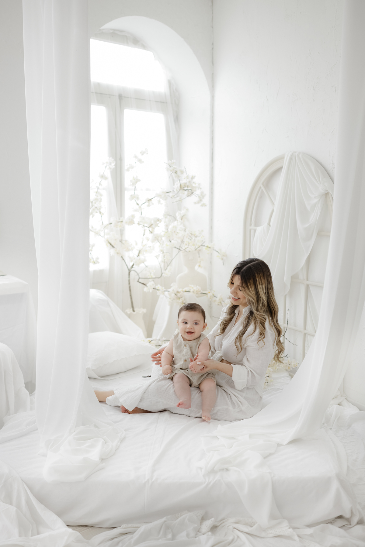 Dia das Mães
Fotos Dia das Mães
Sessão fotográfica Dia das Mães
Mãe e filho
Amor materno
Vínculo mãe-filho
Presente Dia das Mães
Fotografia familiar
Memórias inesquecíveis
Amor infinito