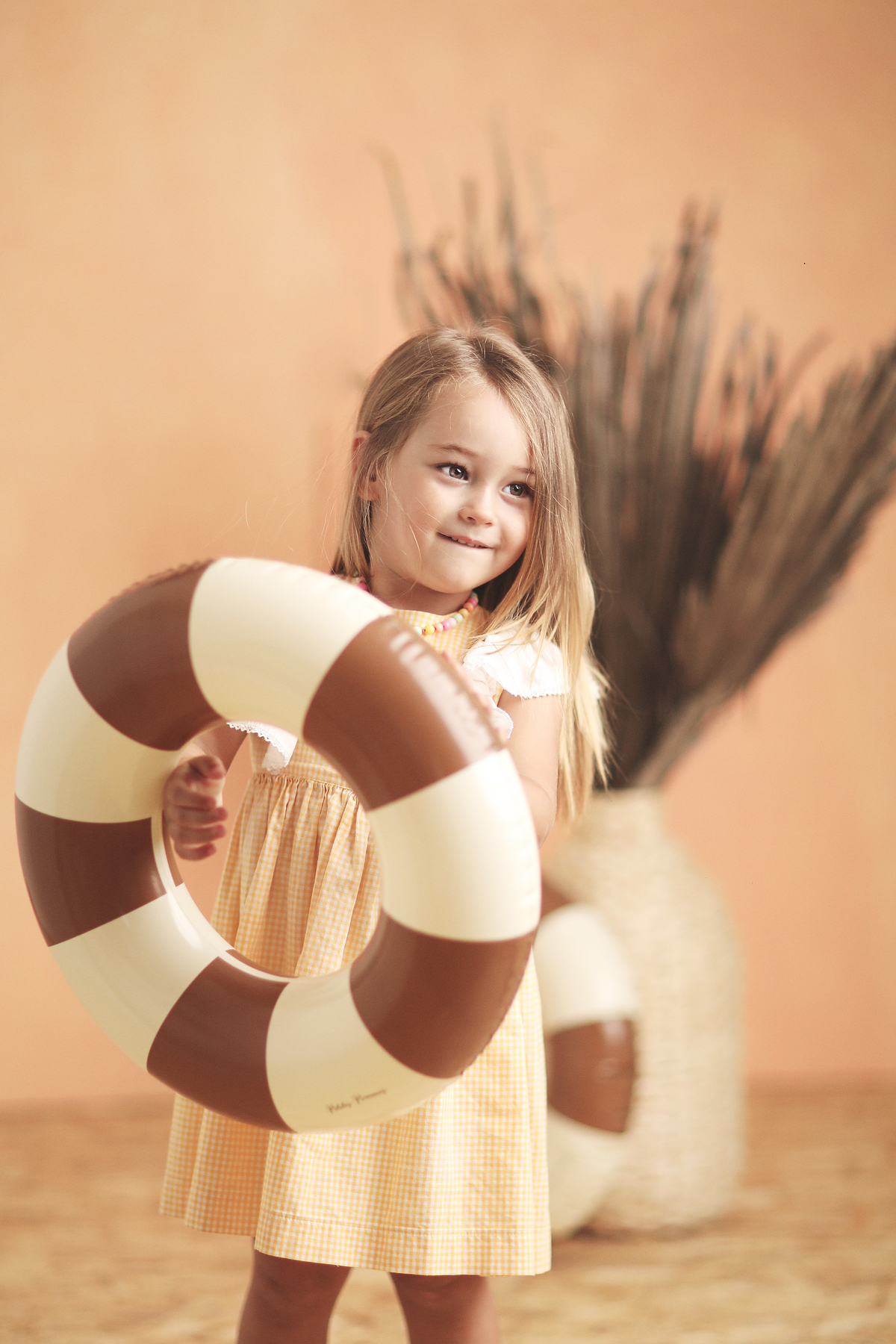 praia-melhor fotografa de crianças de potugal-melhor fotografa do mundo-melhor fotografa portuguesa-melhor fotografo de crianças de portugal-pormenores-bóias