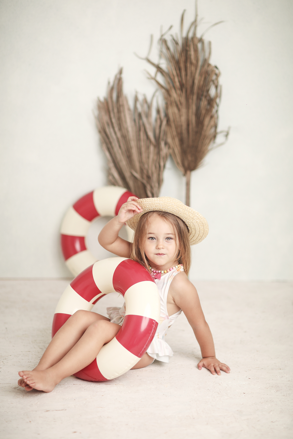 praia-melhor fotografa de crianças de potugal-melhor fotografa do mundo-melhor fotografa portuguesa-melhor fotografo de crianças de portugal-pormenores-bóias
