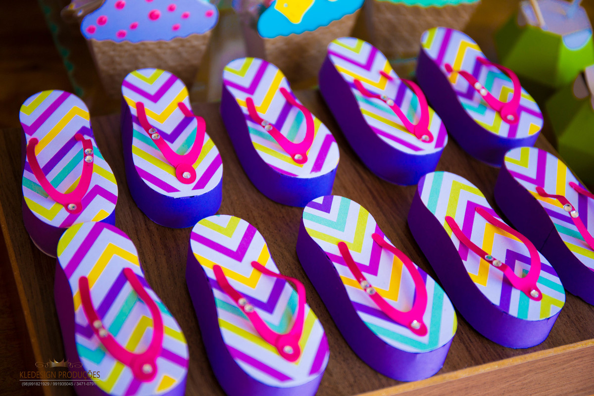 personalizados: chinelinhos com detalhes em strass