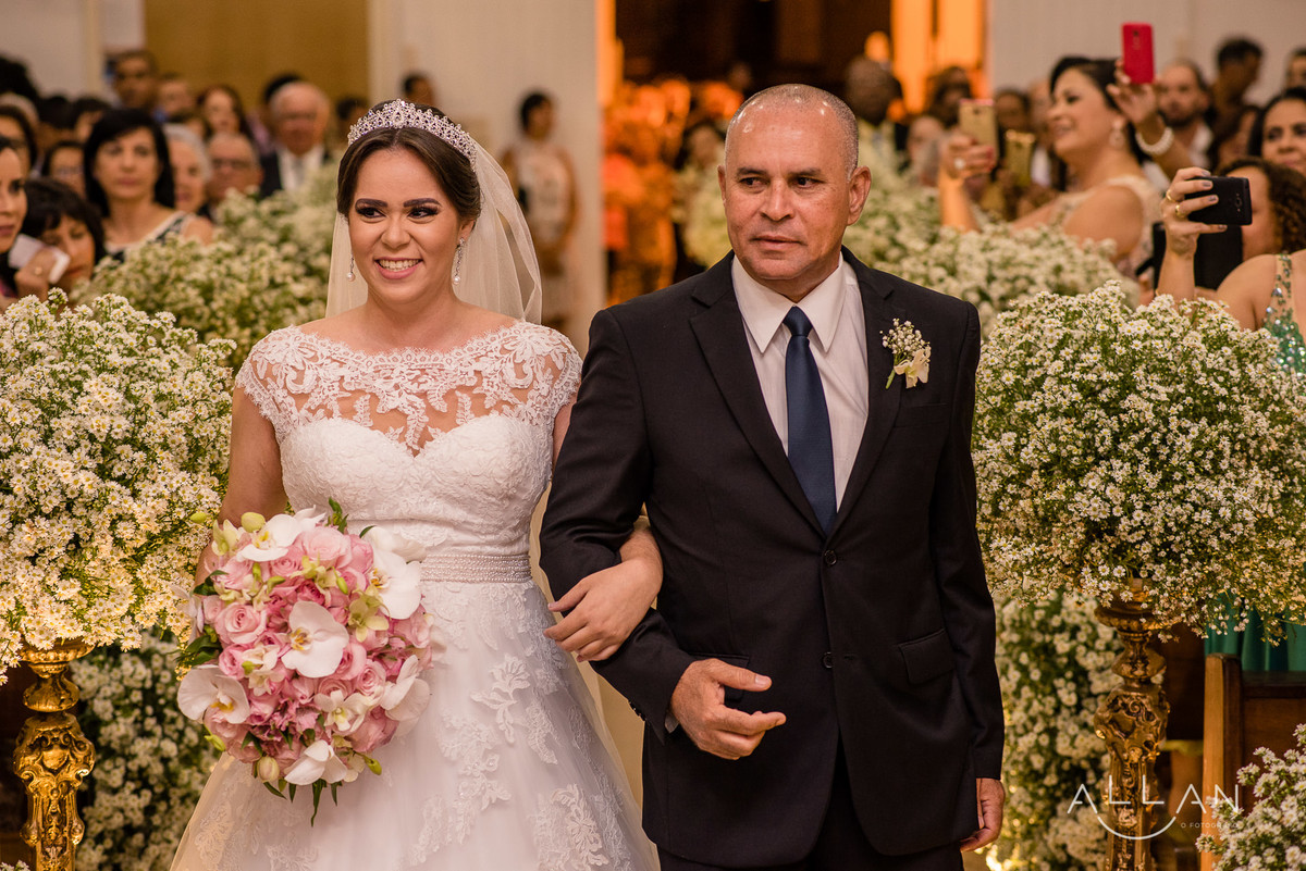 noiva entrando com o pai