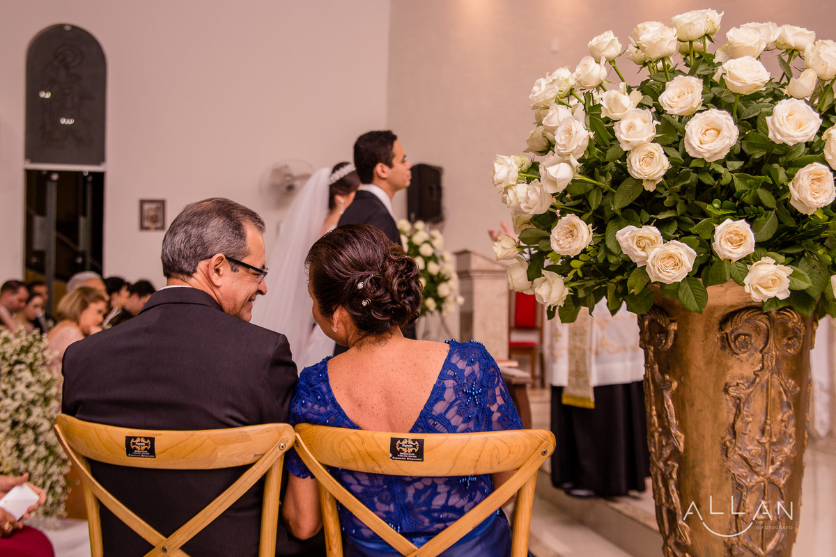 Troca de olhares entre os pais da noiva