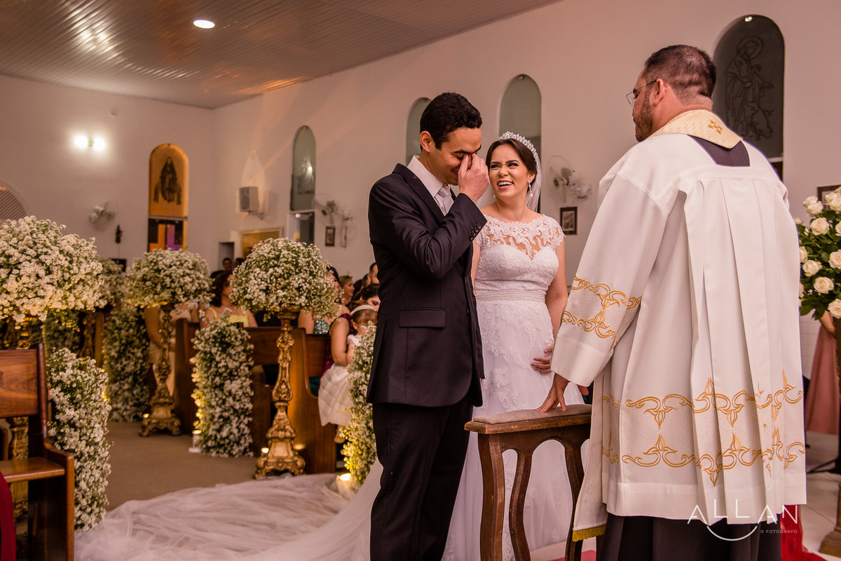 Noivo caindo na gargalhada