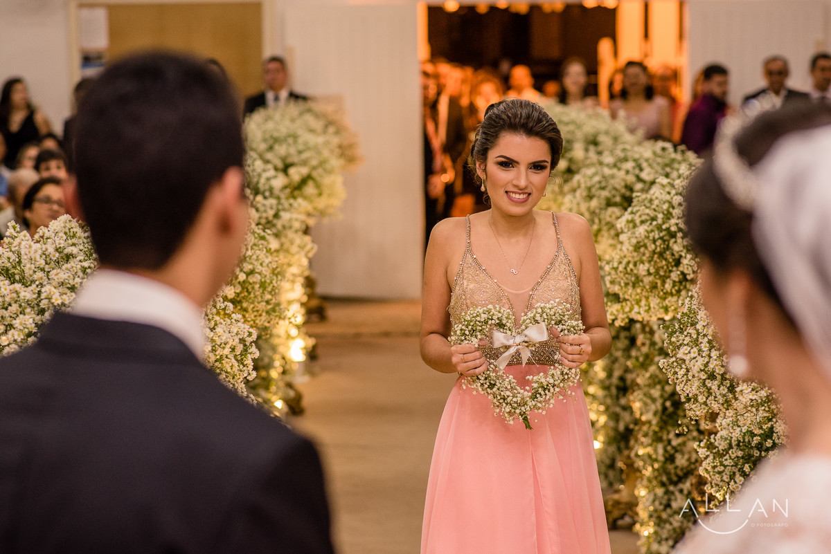 Irmã entrando com as alianças