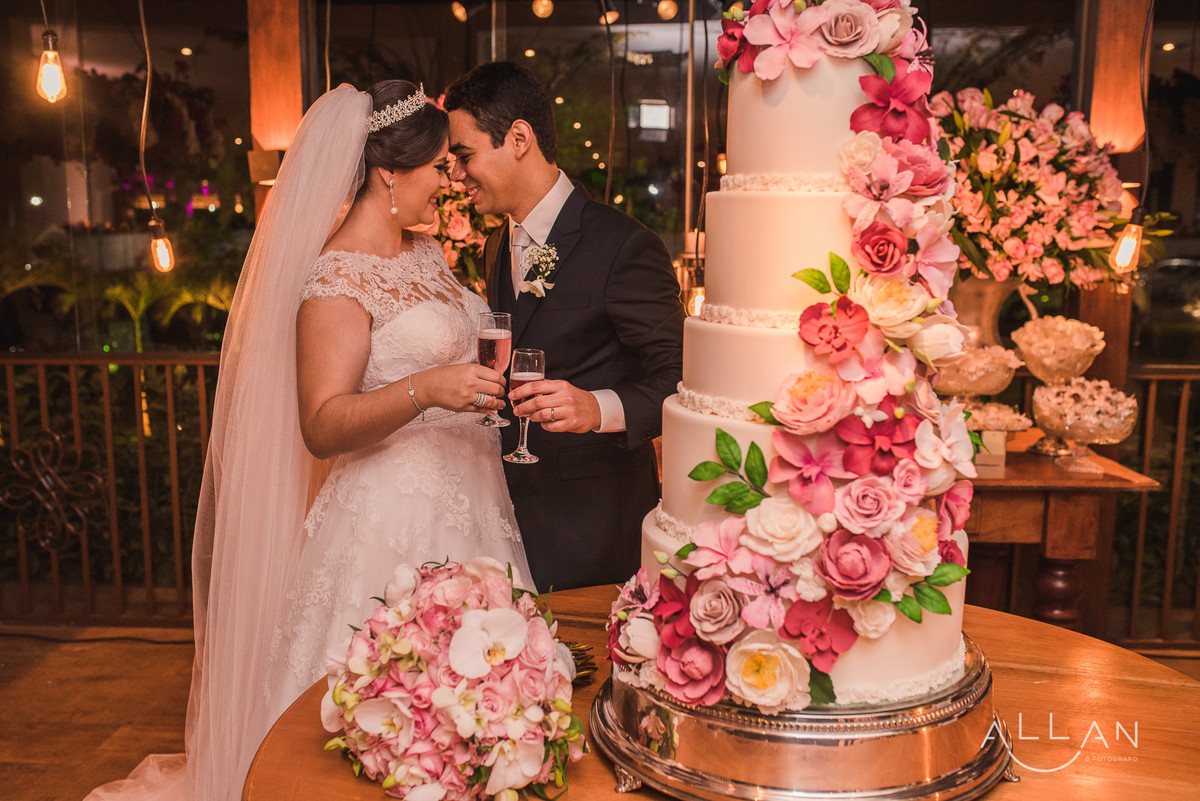 Bolo da festa de casamento Thais e João