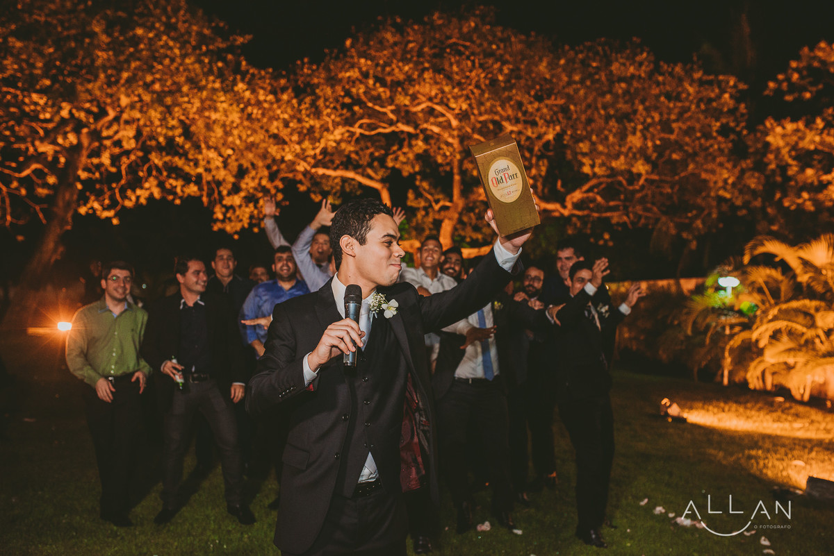 Noivo jogando o wisck