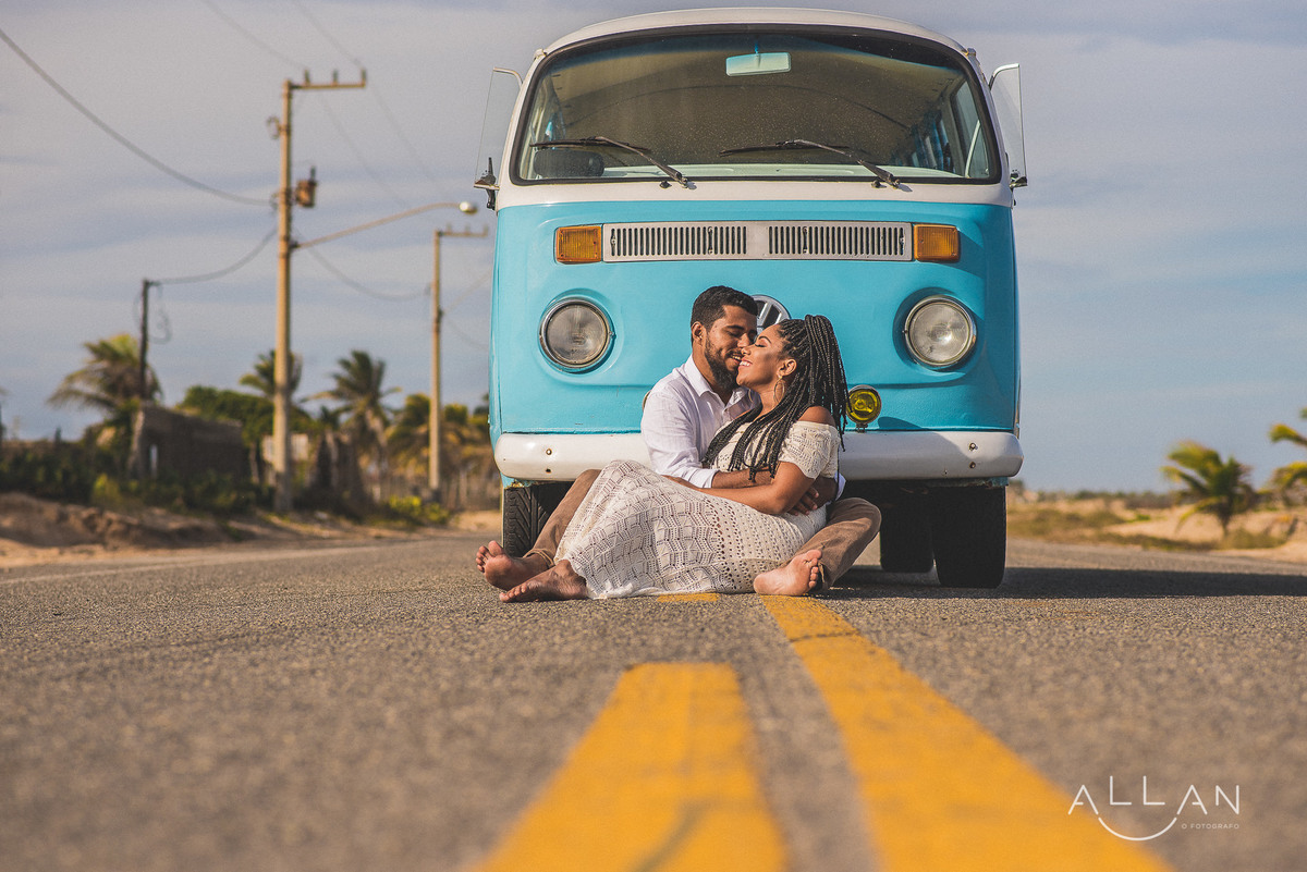 Ensaio pré casamento de casal na kombi em Aracaju Sergipe