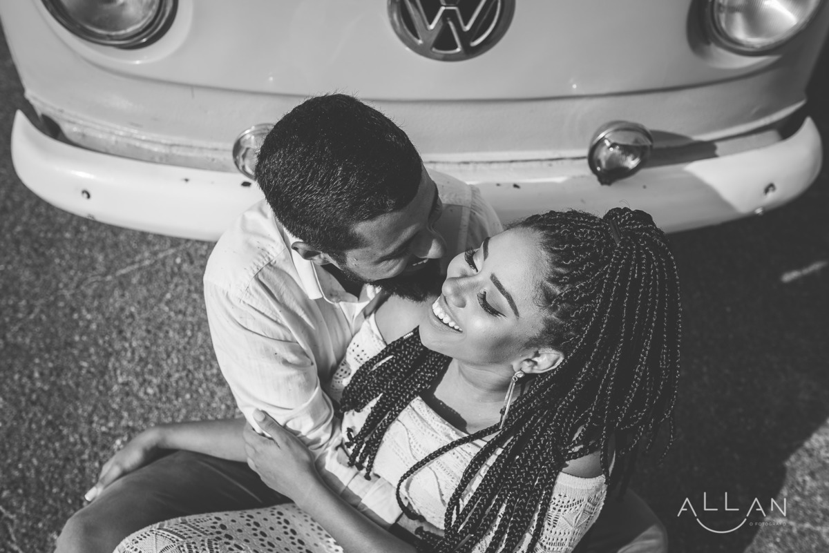Ensaio pré casamento de casal na kombi em Aracaju Sergipe