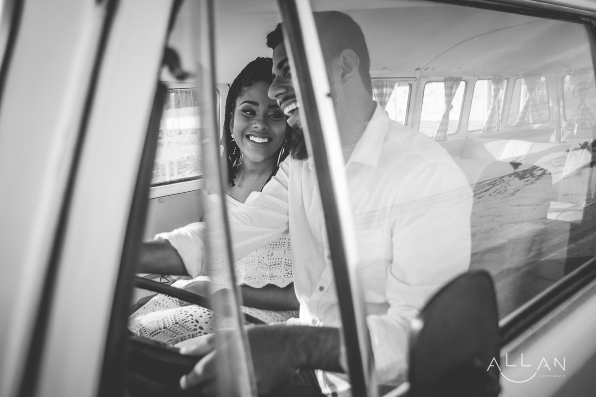Ensaio pré casamento de casal na kombi em Aracaju Sergipe