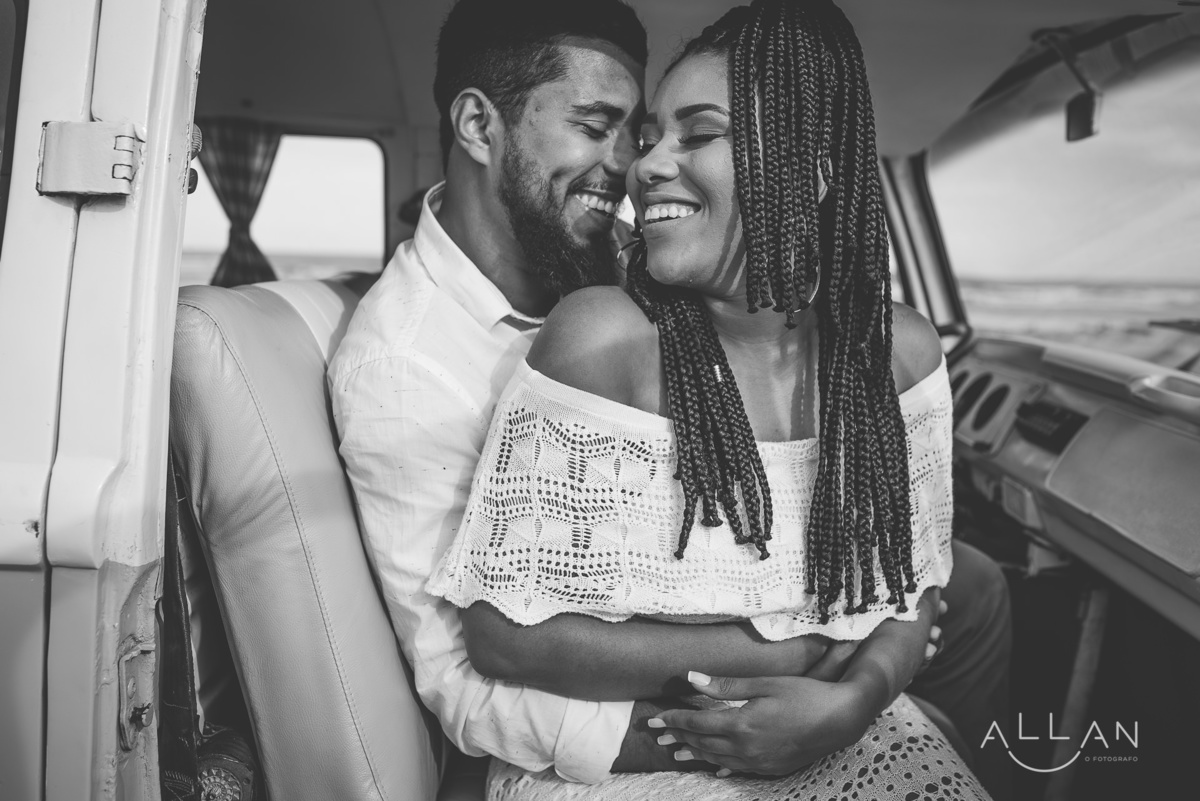 Ensaio pré casamento de casal na kombi em Aracaju Sergipe