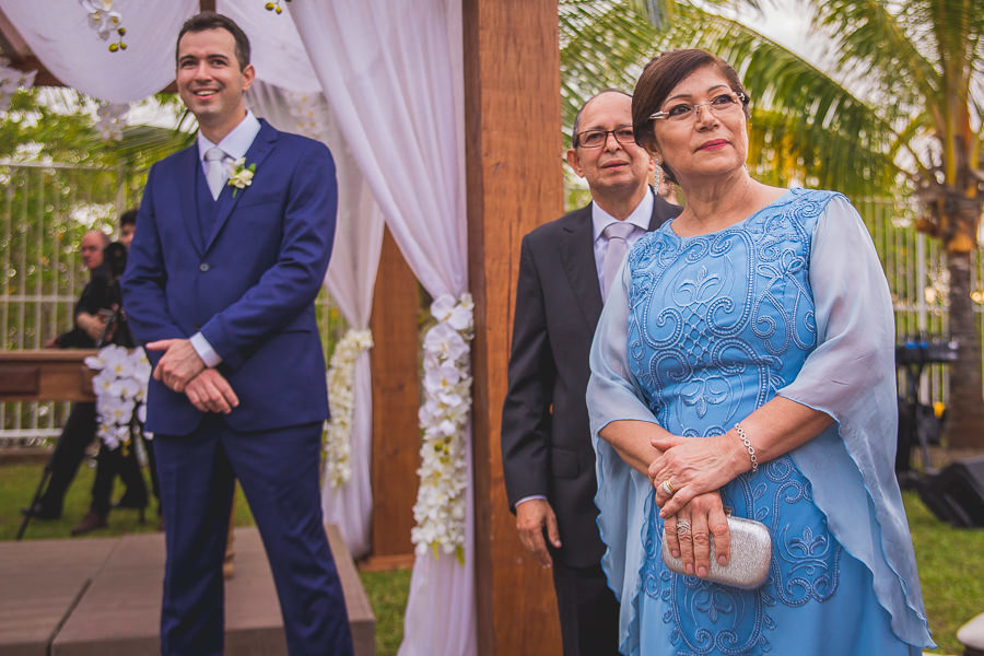 Olhares para entrada da noiva