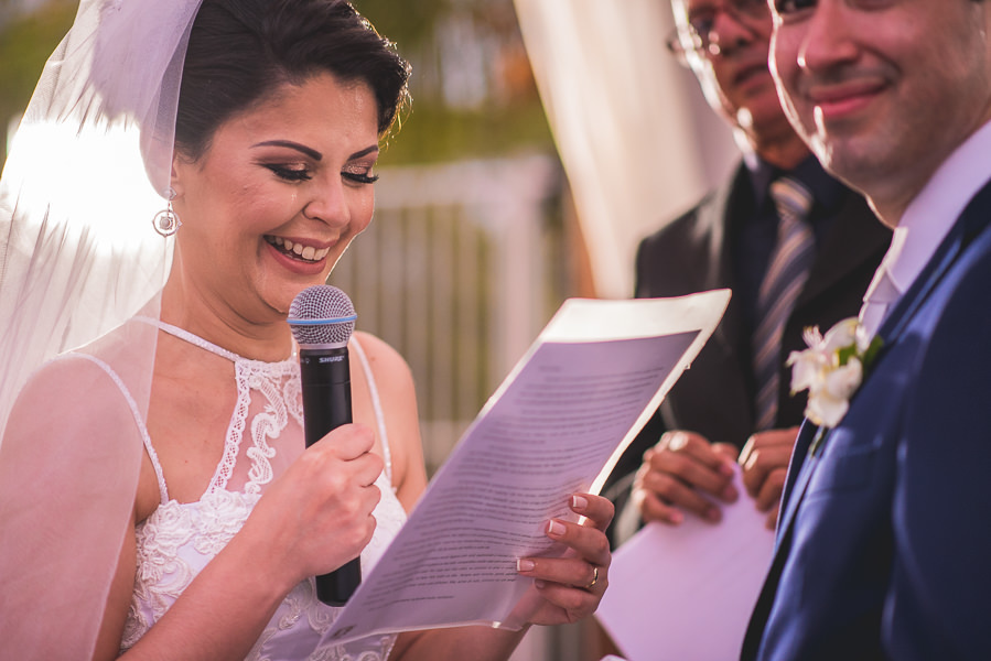 Noivas lendo os votos e chorando muito