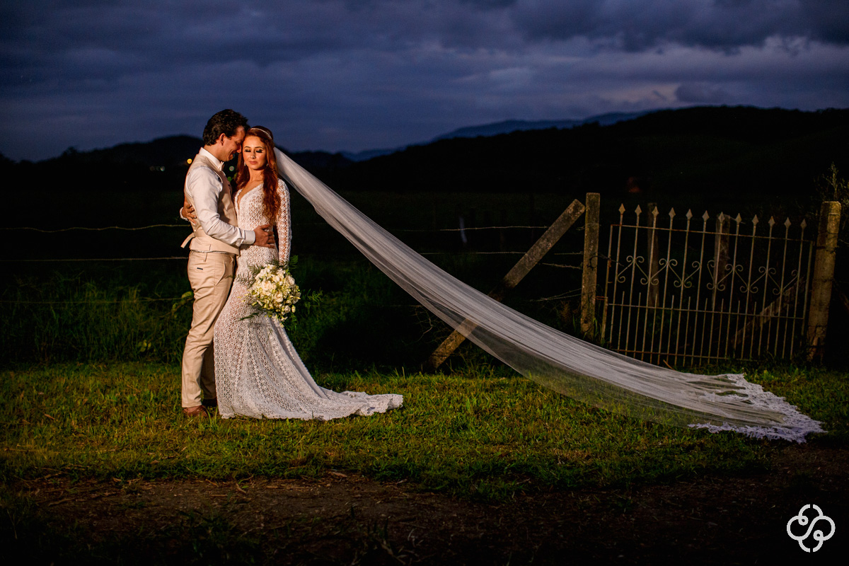 Casamento no Campo | Casamento Sítio Nona Lurdes | Nova Trento - SC | Casamento de Dia | Ensaio Noivos | Fotógrafa Naiara Steil e João Paulo | Fotógrafo Destination Wedding | | Vestido Karla Vivian | Destino de Casamento |