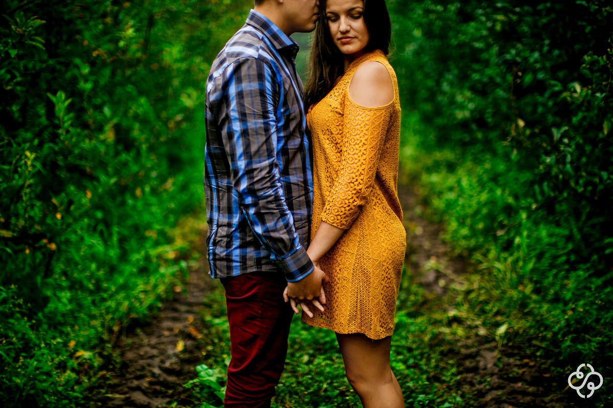 Ensaio Foto Casal na Serra SC  | Ensaio Foto Noivos em uma plantação de maçãs  | Pré Casamento na Serra Catarinense | Urubici - SC | Maguida e Victor | Book Casal | Fotógrafo de Casamento | Fotógrafo de Bodas | Parejas | www.rafaelsantosfotografia.com.br