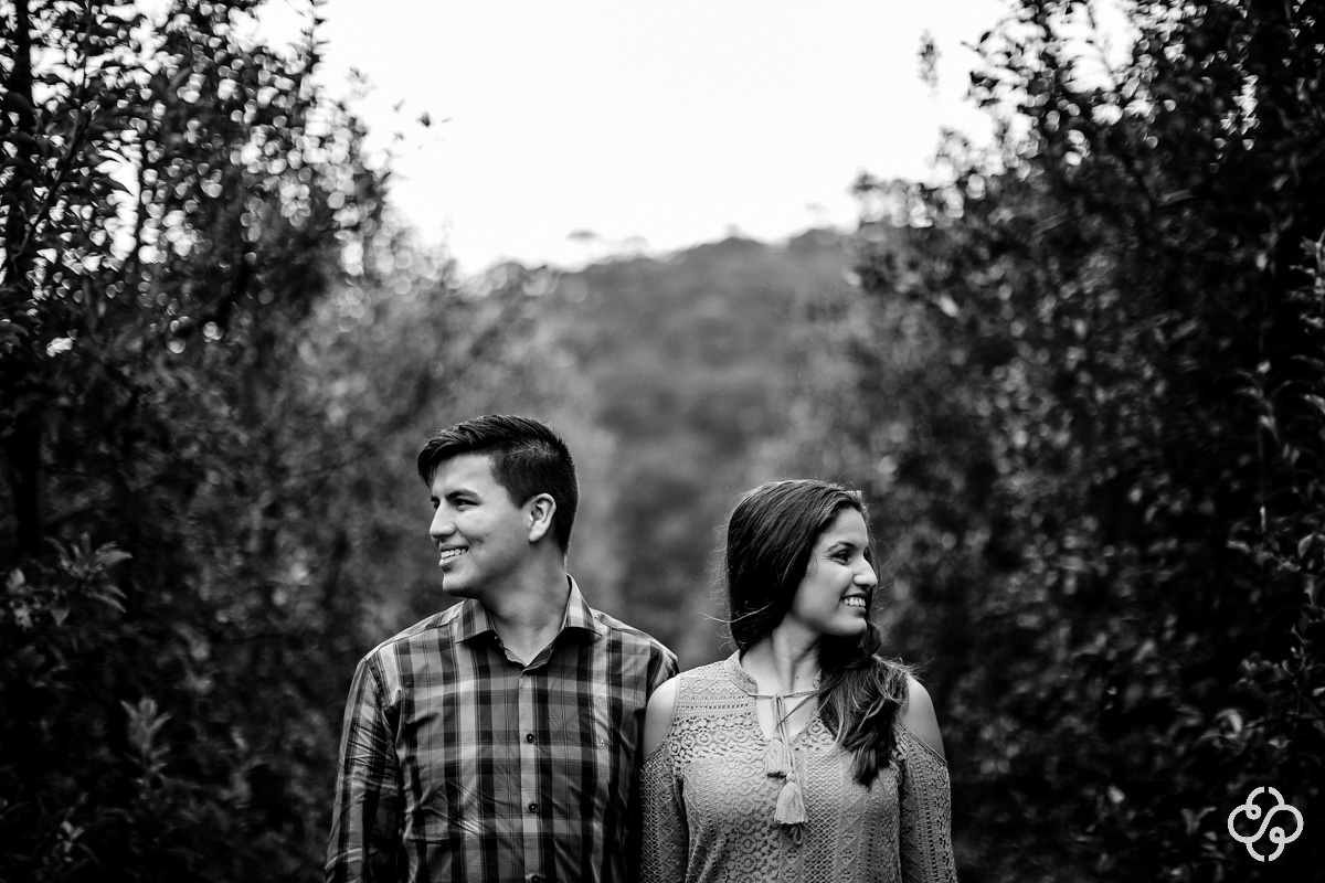 Ensaio Foto Casal na Serra SC  | Ensaio Foto Noivos em uma plantação de maçãs  | Pré Casamento na Serra Catarinense | Urubici - SC | Maguida e Victor | Book Casal | Fotógrafo de Casamento | Fotógrafo de Bodas | Parejas | www.rafaelsantosfotografia.com.br
