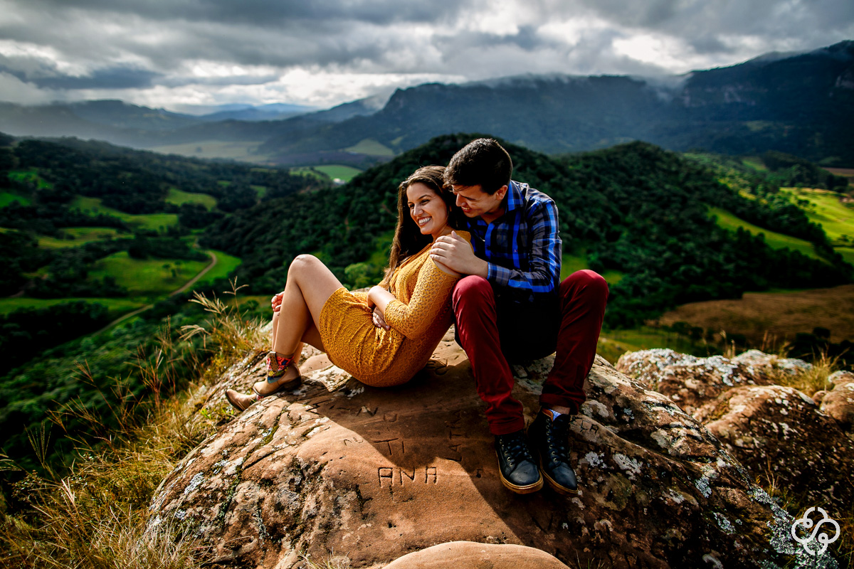 Ensaio Foto Casal na Serra SC  | Ensaio Foto Noivos Morro do Campestre | Pré Casamento na Serra Catarinense | Urubici - SC | Maguida e Victor | Book Casal | Fotógrafo de Casamento | Fotógrafo de Bodas | Parejas | www.rafaelsantosfotografia.com.br