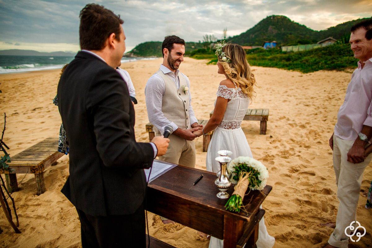 Casamento na Praia | Casamento de dia | Casando em Balneário Camboriú-Destination Wedding | Casando na Praia | Elopment Wedding | Estaleiro Guest House | Balneário Camboriú - SC | Foto de Casamento | Fotógrafo Destination Wedding | | Destino de Casamento