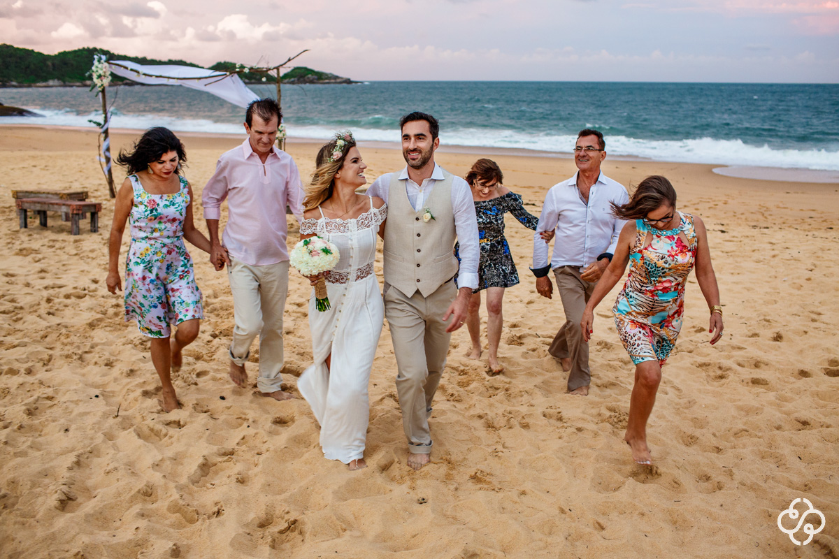 Casamento na Praia | Casamento de dia | Casando em Balneário Camboriú-Destination Wedding | Casando na Praia | Elopment Wedding | Estaleiro Guest House | Balneário Camboriú - SC | Foto de Casamento | Fotógrafo Destination Wedding | | Destino de Casamento