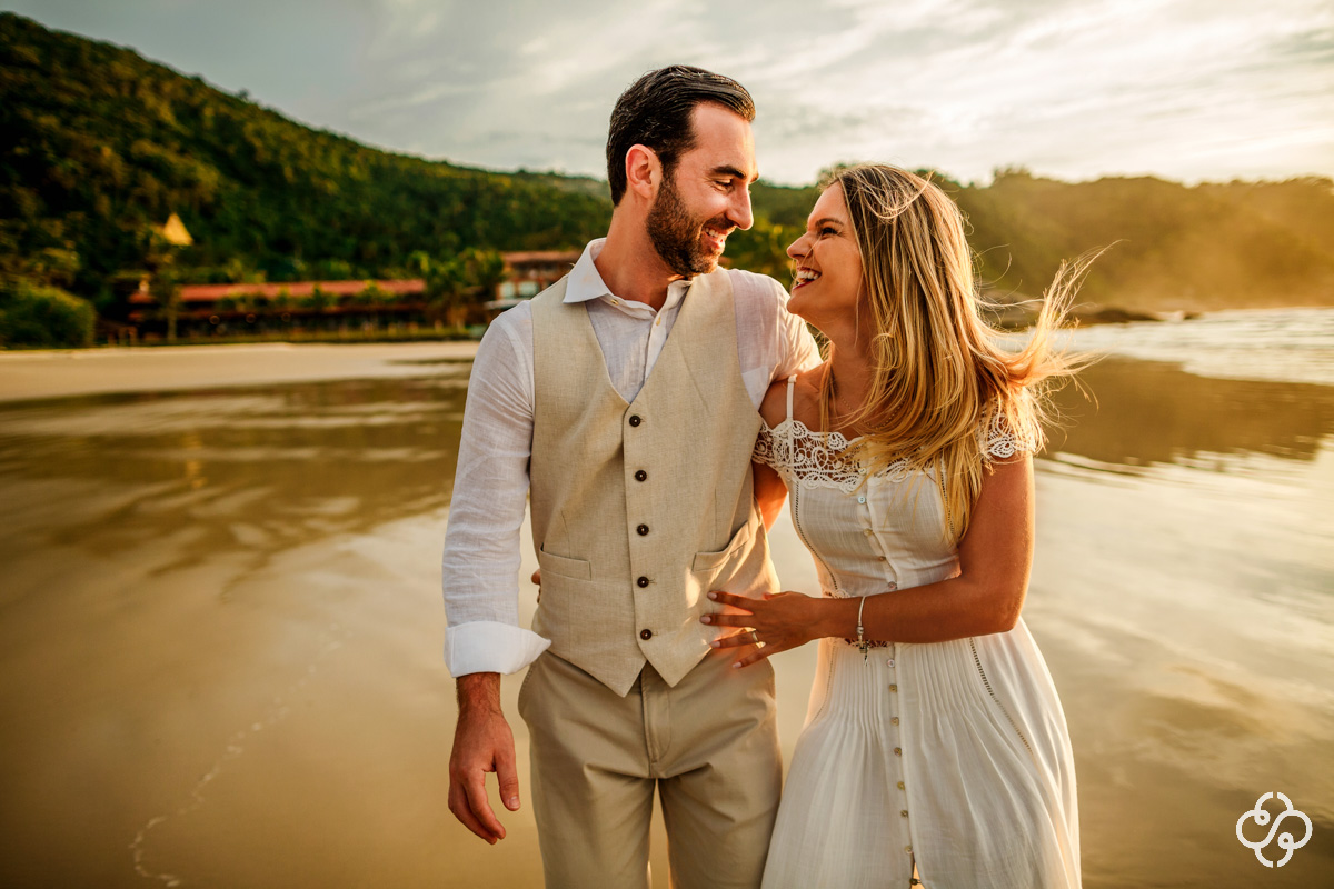 Trash the Dress Pousada Atalaia do Mariscal | Bombinhas - SC | Mariscal | Leila e Rogineli | Book Casal | Fotógrafo de Casamento | Fotógrafo de Bodas | Parejas | www.rafaelsantosfotografia.com.br