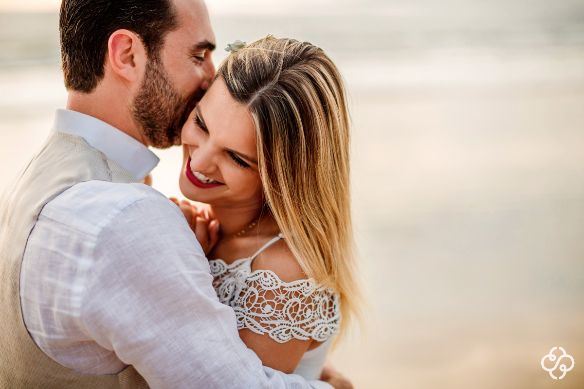 Trash the Dress Pousada Atalaia do Mariscal | Bombinhas - SC | Mariscal | Leila e Rogineli | Book Casal | Fotógrafo de Casamento | Fotógrafo de Bodas | Parejas | www.rafaelsantosfotografia.com.br