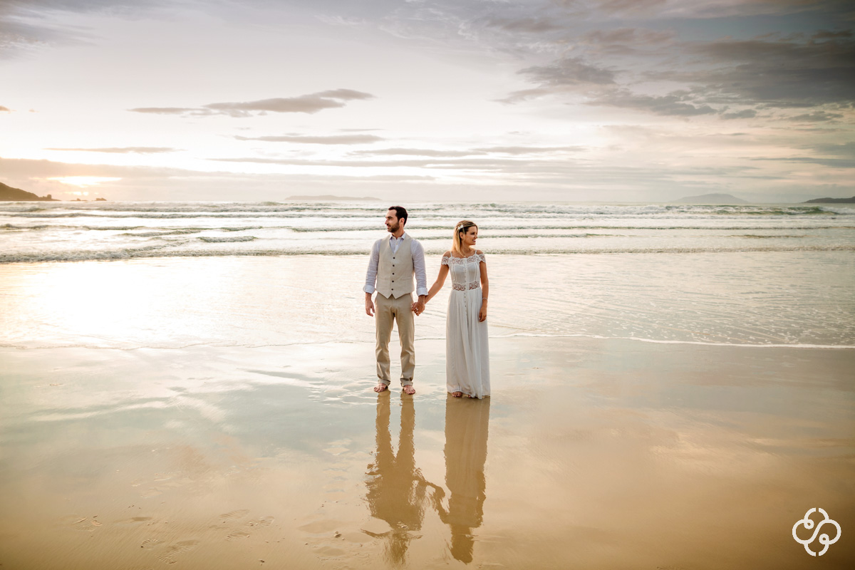 Trash the Dress Pousada Atalaia do Mariscal | Bombinhas - SC | Mariscal | Leila e Rogineli | Book Casal | Fotógrafo de Casamento | Fotógrafo de Bodas | Parejas | www.rafaelsantosfotografia.com.br
