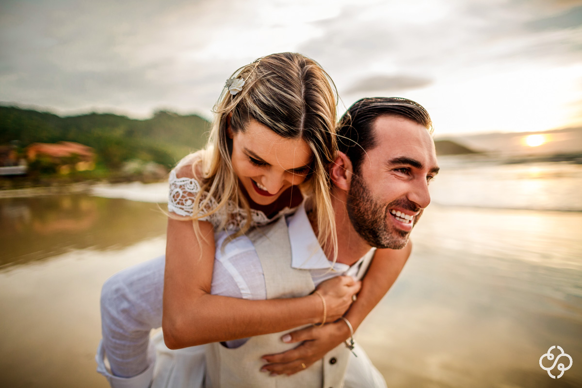 Trash the Dress Pousada Atalaia do Mariscal | Bombinhas - SC | Mariscal | Leila e Rogineli | Book Casal | Fotógrafo de Casamento | Fotógrafo de Bodas | Parejas | www.rafaelsantosfotografia.com.br