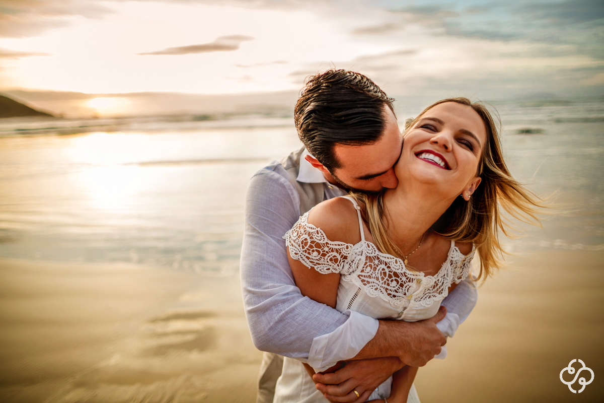 Trash the Dress Pousada Atalaia do Mariscal | Bombinhas - SC | Mariscal | Leila e Rogineli | Book Casal | Fotógrafo de Casamento | Fotógrafo de Bodas | Parejas | www.rafaelsantosfotografia.com.br