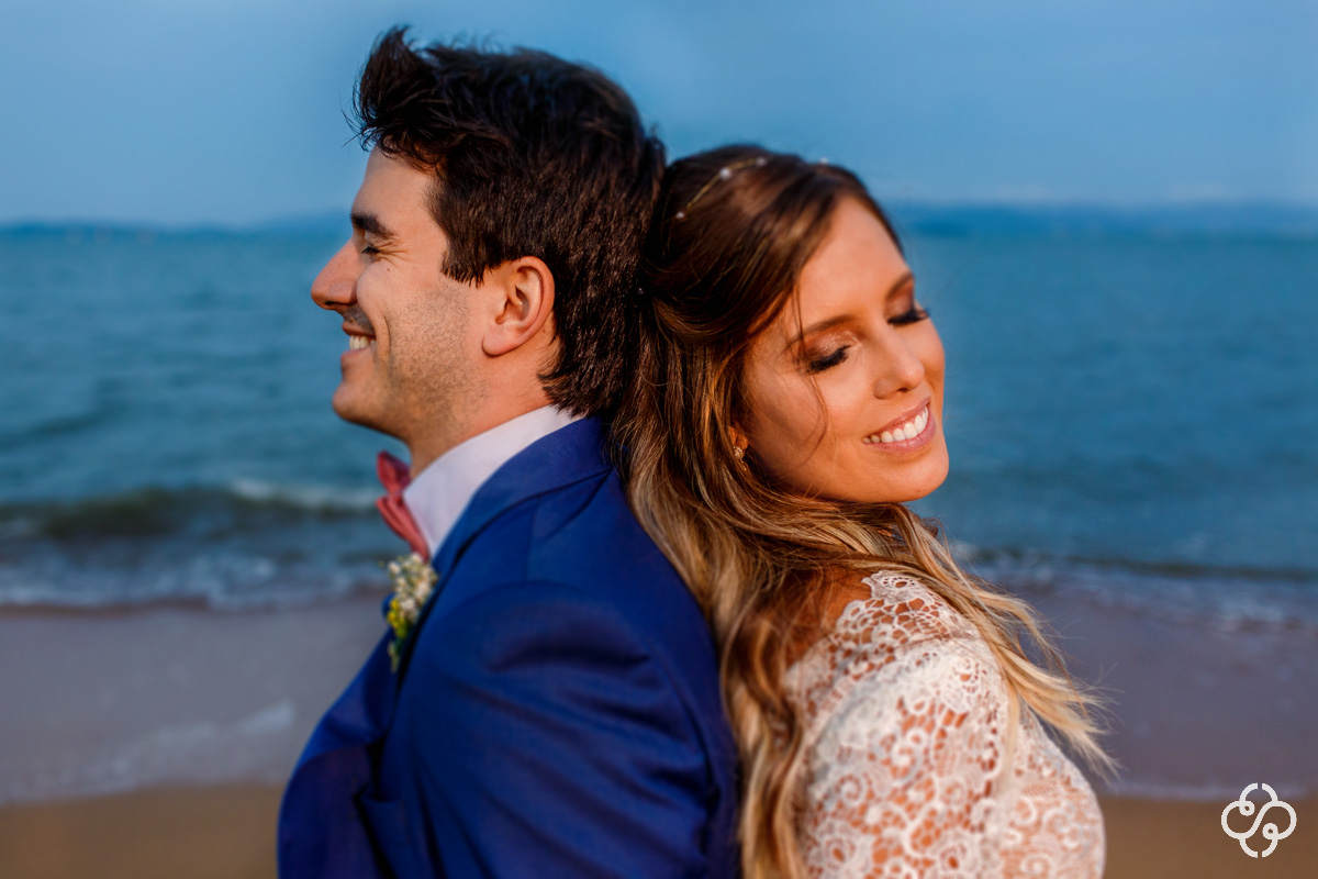 Casamento na Praia | Casamento de dia | Cerimônia de Casamento Mirante Gold Party | Biguaçu - SC | Case de dia | Ensaio Noivos | Casamento Letícia e Kléber | Fotógrafo de Casamento | Foto de Casamento | Fotógrafo Destination Wedding | Destino de Casamento