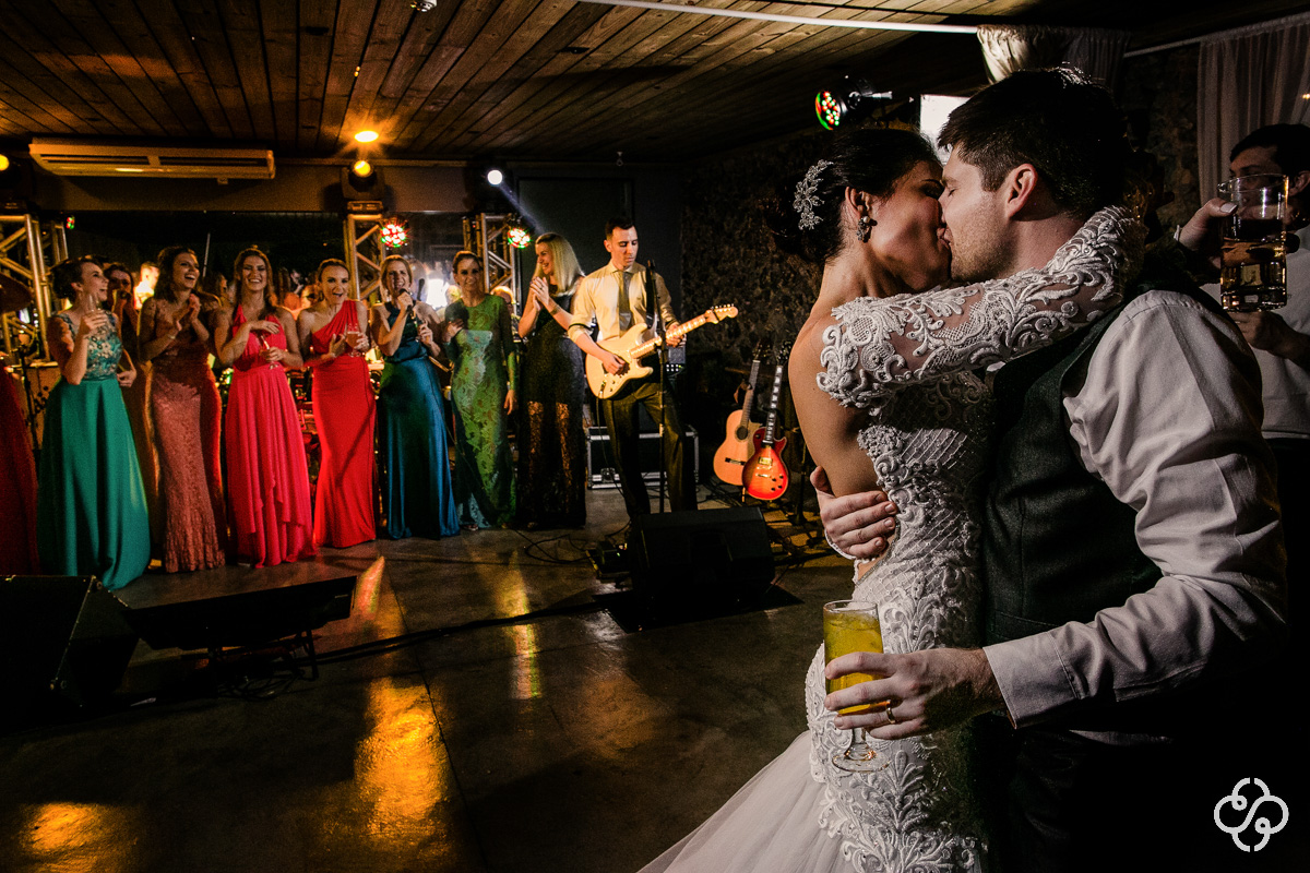 Foto Balada de Casamento | Casamento Indaiá Restaurante | Itapema - SC | Fotógrafo de Casamento | Foto de Casamento | Fotógrafo Destination Wedding | |Fotógrafo de Casamento SC | Destino de Casamento |
