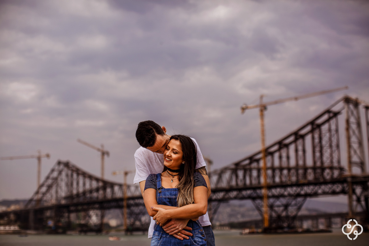 Foto Ensaio Casal em Florianópolis - SC | Foto Pré Casamento Ponte Hercílio Luz | Ensaio Noivos Floripa | Adriana e Daniel | Book Casal | Book Noivos | Fotógrafo de Casamento | Fotógrafo de Bodas | Parejas | www.rafaelsantosfotografia.com.br
