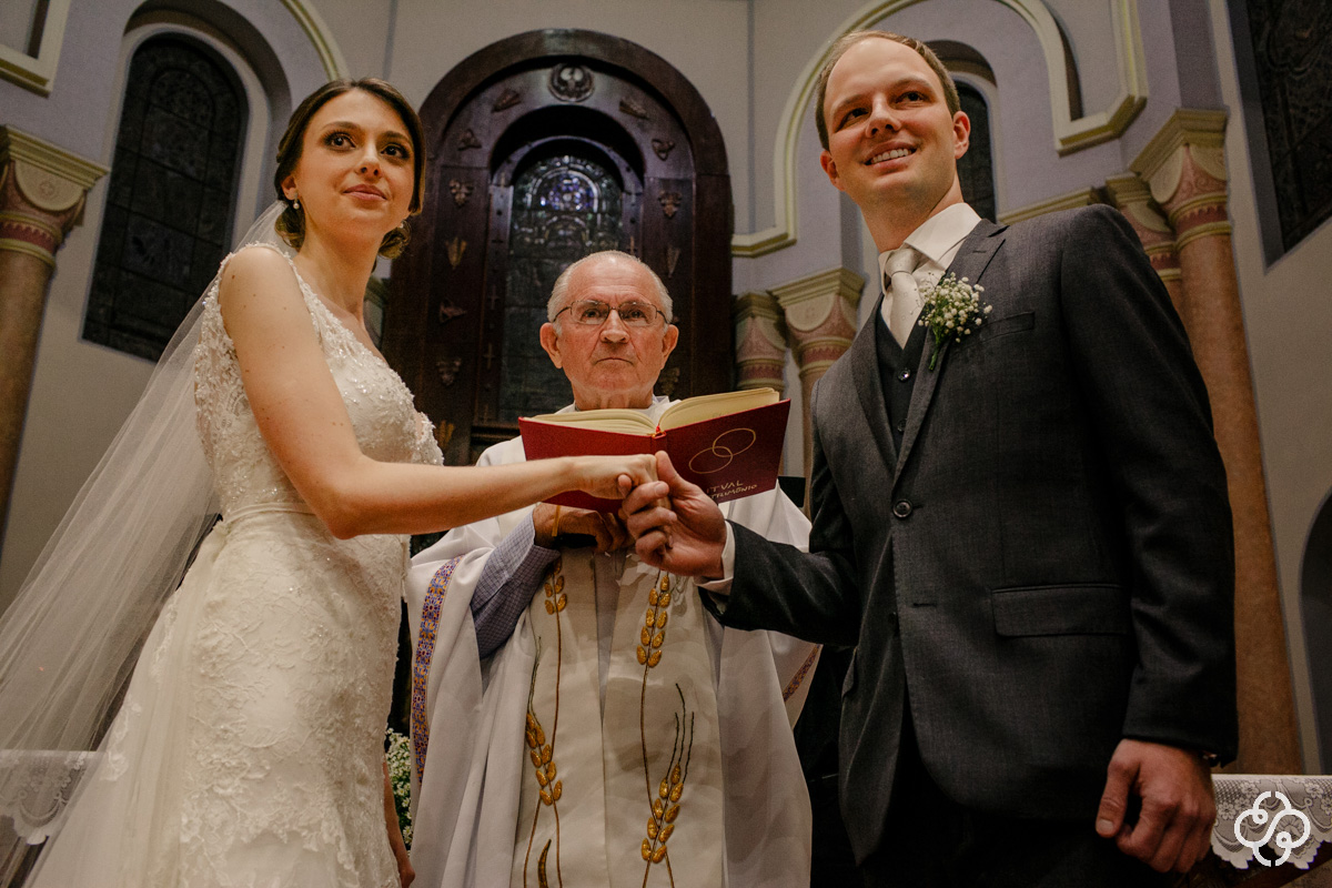 Foto Cerimônia de Casamento Igreja Matriz de Gaspar - SC | Casamento Moinho do Vale Blumenau | Casamento Igreja Matriz Gaspar | Fotógrafo de Casamento | Foto de Casamento | Fotógrafo Destination Wedding | Destino de Casamento |