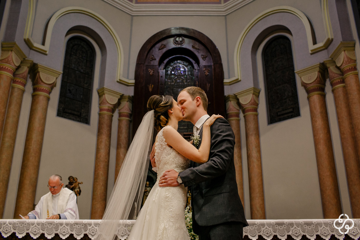 Foto Cerimônia de Casamento Igreja Matriz de Gaspar - SC | Casamento Moinho do Vale Blumenau | Casamento Igreja Matriz Gaspar | Fotógrafo de Casamento | Foto de Casamento | Fotógrafo Destination Wedding | Destino de Casamento |