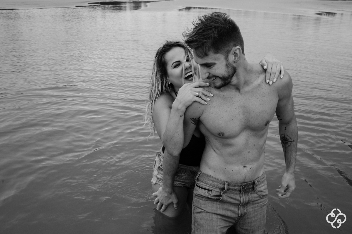 Foto Ensaio Casal na Praia da Ferrugem | Ensaio Noivos Praia da Ferrugem | Pré Casamento na Praia da Ferrugem | Garopaba -SC | Patricia e Willian | Book Casal | Fotógrafo de Casamento | Fotógrafo de Bodas | Parejas | www.rafaelsantosfotografia.com.br