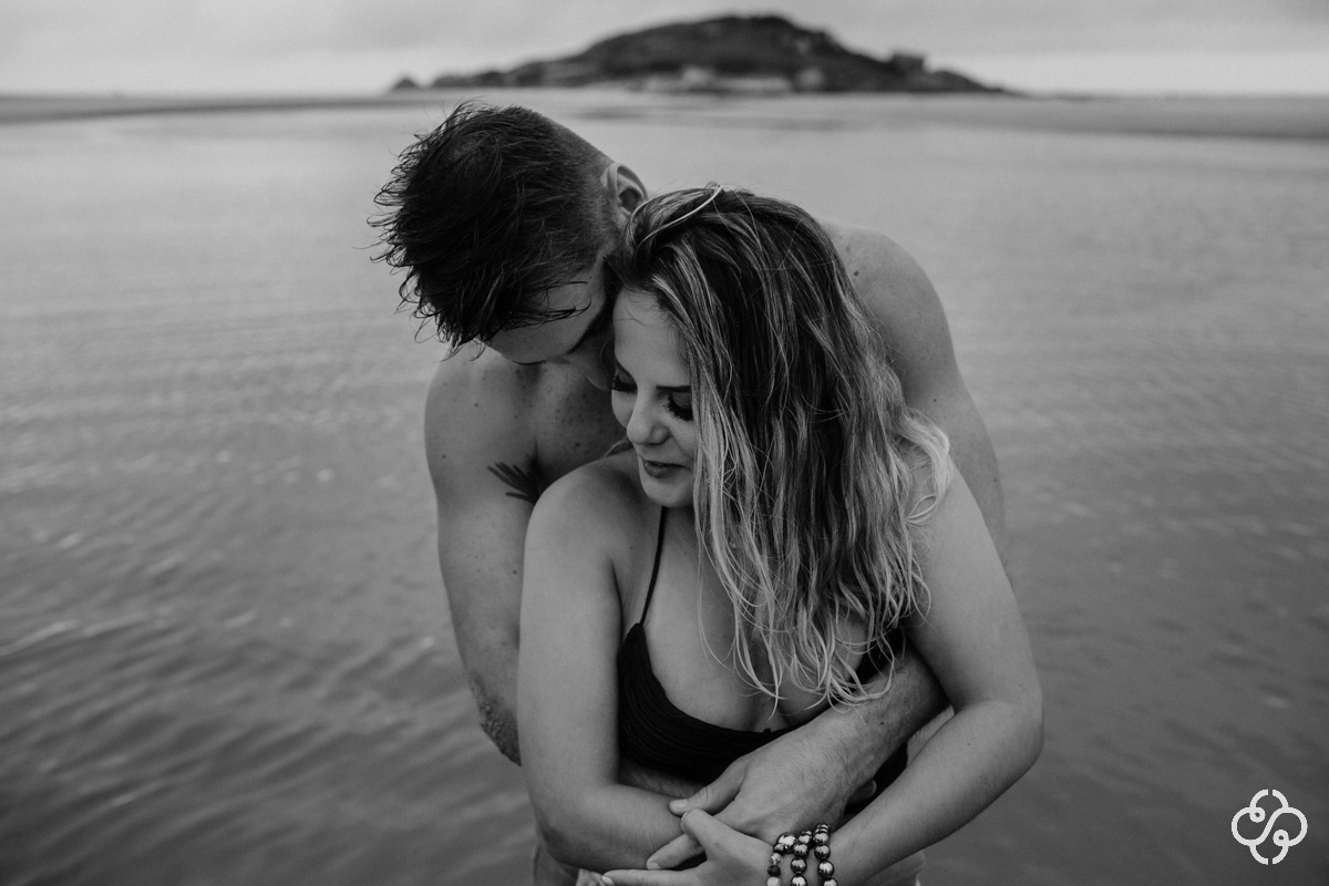 Foto Ensaio Casal na Praia da Ferrugem | Ensaio Noivos Praia da Ferrugem | Pré Casamento na Praia da Ferrugem | Garopaba -SC | Patricia e Willian | Book Casal | Fotógrafo de Casamento | Fotógrafo de Bodas | Parejas | www.rafaelsantosfotografia.com.br