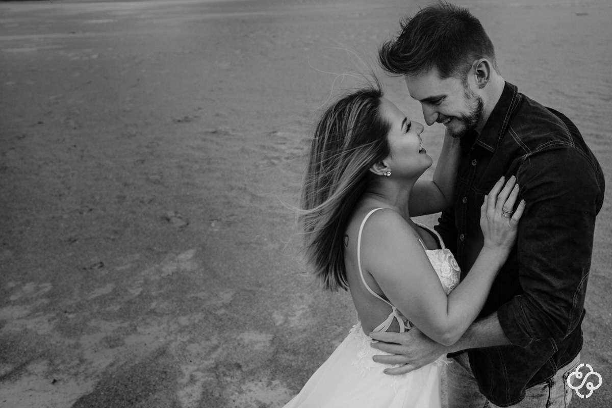 Foto Ensaio Casal na Praia da Ferrugem | Ensaio Noivos Praia da Ferrugem | Pré Casamento na Praia da Ferrugem | Garopaba -SC | Patricia e Willian | Book Casal | Fotógrafo de Casamento | Fotógrafo de Bodas | Parejas | www.rafaelsantosfotografia.com.br