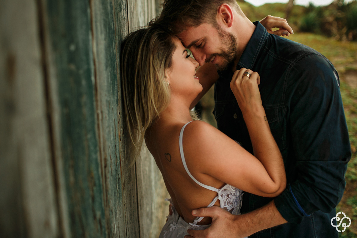 Foto Ensaio Casal na Praia da Ferrugem | Ensaio Noivos Praia da Ferrugem | Pré Casamento na Praia da Ferrugem | Garopaba -SC | Patricia e Willian | Book Casal | Fotógrafo de Casamento | Fotógrafo de Bodas | Parejas | www.rafaelsantosfotografia.com.br