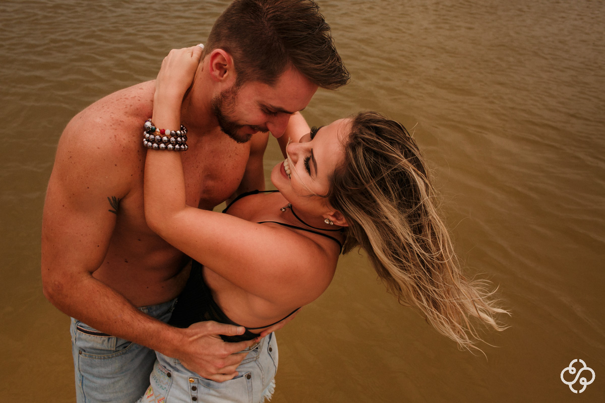 Foto Ensaio Casal na Praia da Ferrugem | Ensaio Noivos Praia da Ferrugem | Pré Casamento na Praia da Ferrugem | Garopaba -SC | Patricia e Willian | Book Casal | Fotógrafo de Casamento | Fotógrafo de Bodas | Parejas | www.rafaelsantosfotografia.com.br