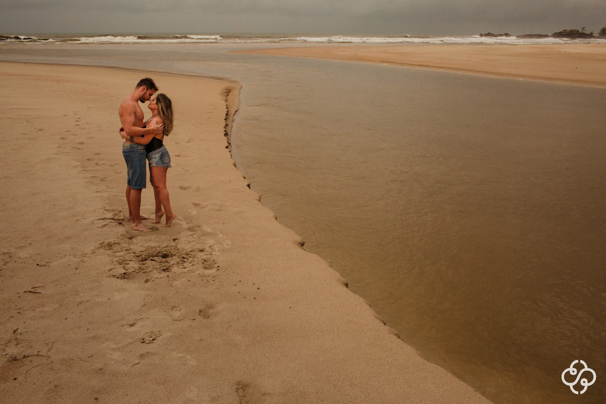 Foto Ensaio Casal na Praia da Ferrugem | Ensaio Noivos Praia da Ferrugem | Pré Casamento na Praia da Ferrugem | Garopaba -SC | Patricia e Willian | Book Casal | Fotógrafo de Casamento | Fotógrafo de Bodas |  www.rafaelsantosfotografia.com.bra.com.br