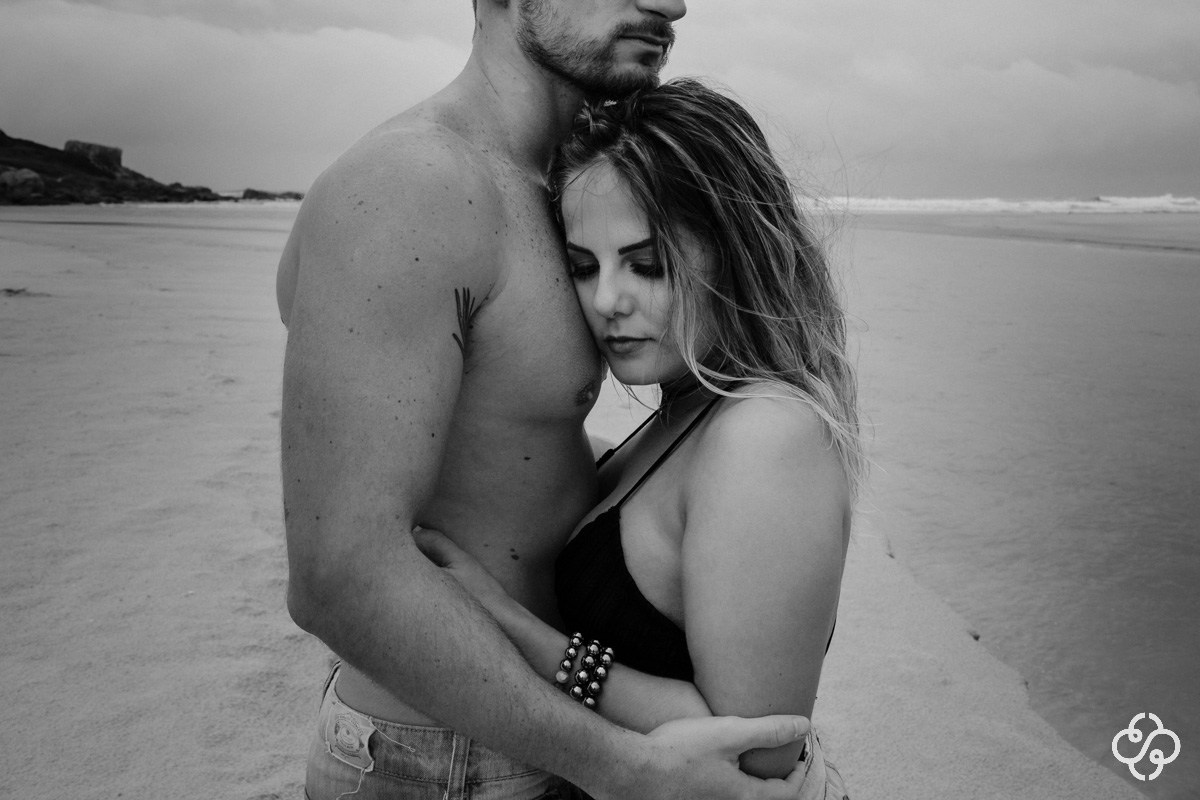 Foto Ensaio Casal na Praia da Ferrugem | Ensaio Noivos Praia da Ferrugem | Pré Casamento na Praia da Ferrugem | Garopaba -SC | Patricia e Willian | Book Casal | Fotógrafo de Casamento | Fotógrafo de Bodas | Parejas | www.rafaelsantosfotografia.com.br.br