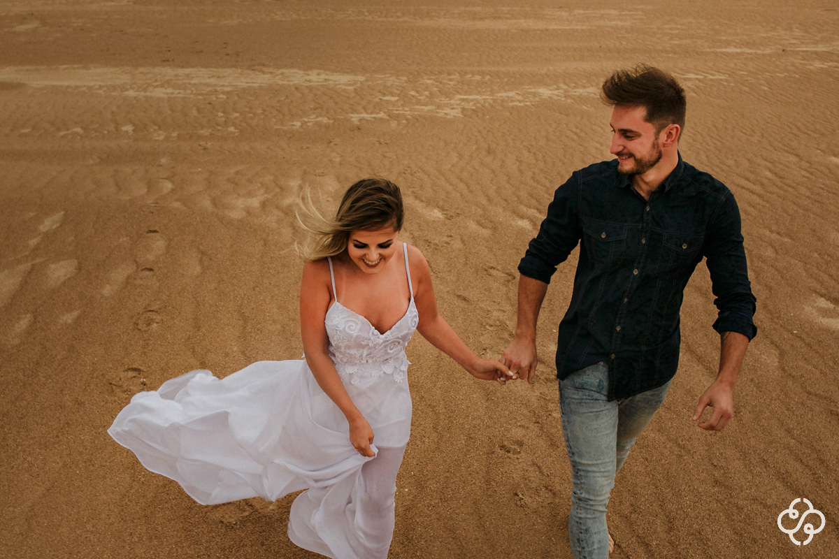 Foto Ensaio Casal na Praia da Ferrugem | Ensaio Noivos Praia da Ferrugem | Pré Casamento na Praia da Ferrugem | Garopaba -SC | Patricia e Willian | Book Casal | Fotógrafo de Casamento | Fotógrafo de Bodas | Parejas | www.rafaelsantosfotografia.com.br