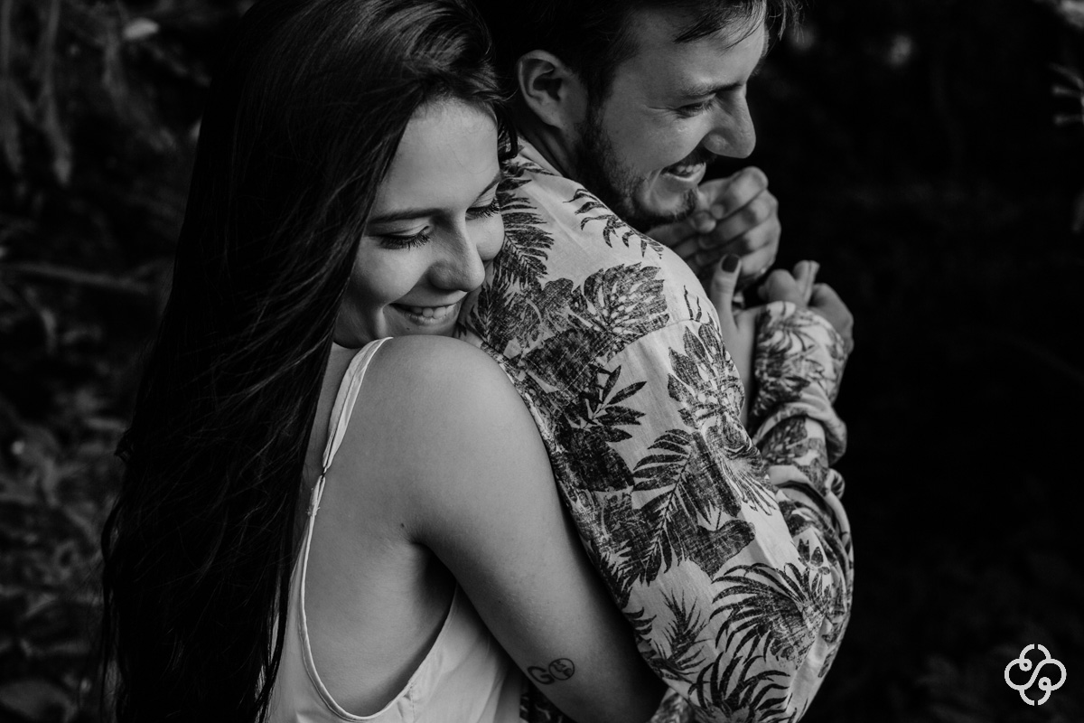 Foto Ensaio Casal Pré Casamento na Praia Guarda do Embaú - Palhoça - SC | Elizabeth e Natan | Book Casal | Fotógrafo de Casamento | Fotógrafo de Bodas | Parejas | www.rafaelsantosfotografia.com.br